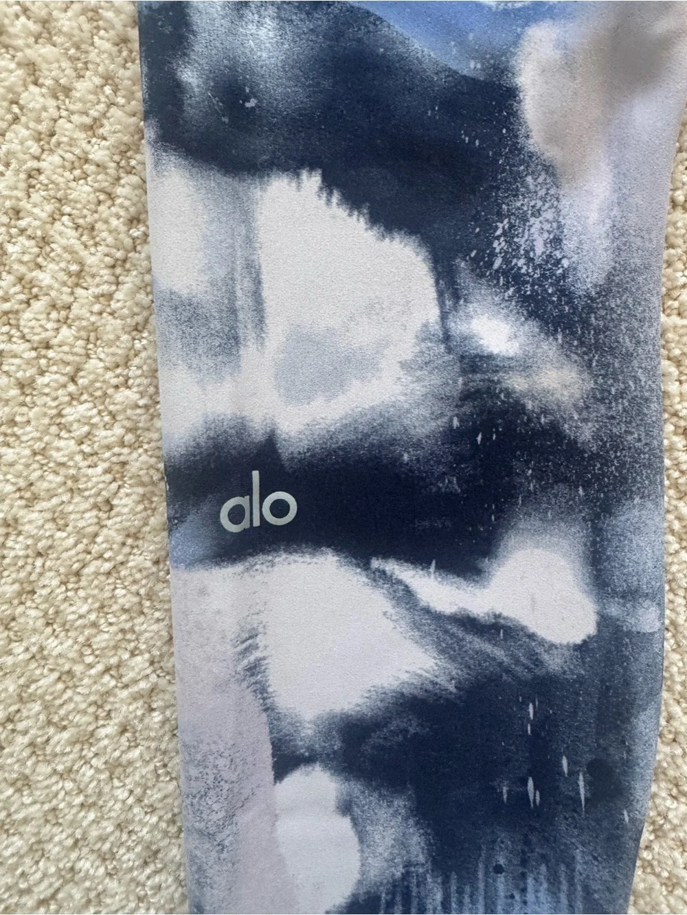 Alo Yoga High-Waist Vapor leggings in a 